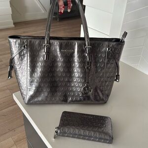 Michael kors silver grey purse tote bag and matching wallet